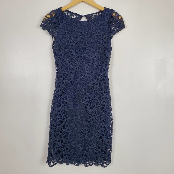 Alice + Olivia Dresses & Skirts - Alice + Olivia open back lace cocktail dress blue size 0